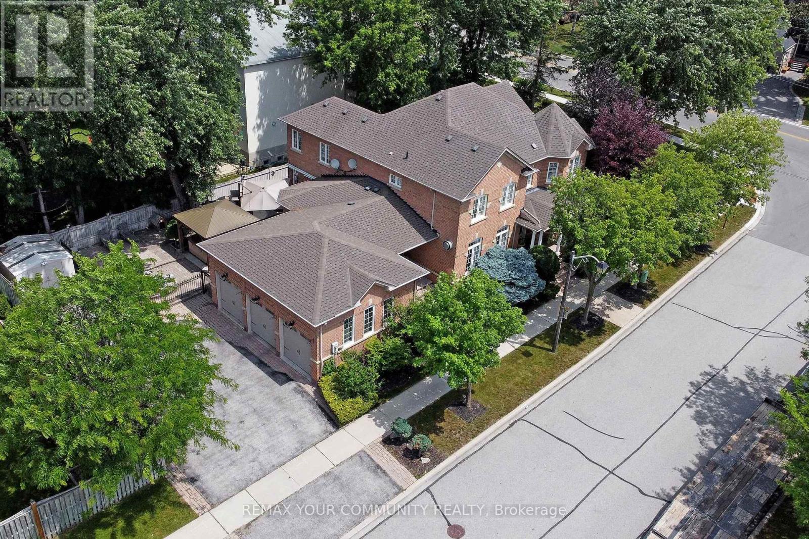 2 Winterberry Drive Property Photo 1
