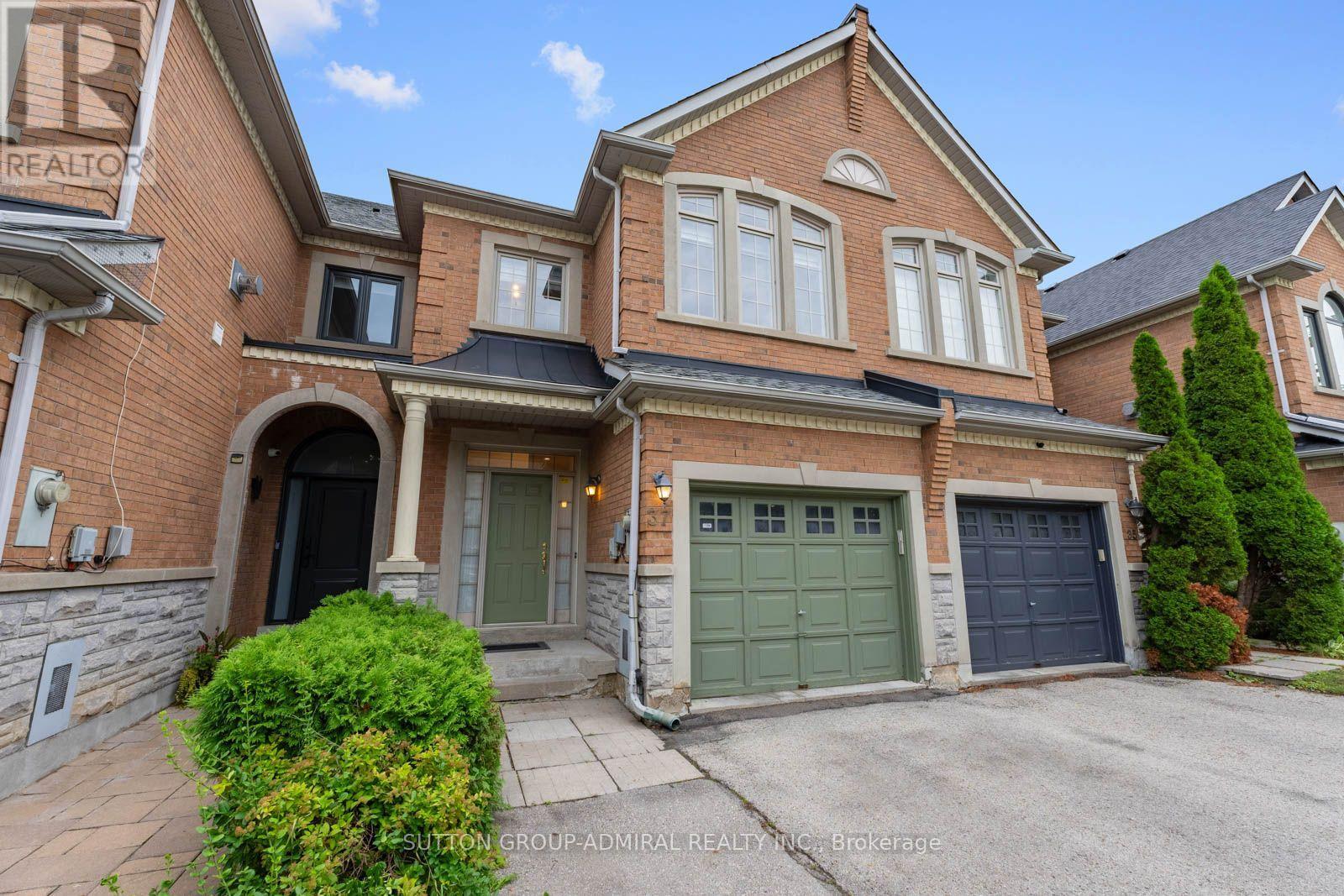 37 KINGSBRIDGE CIRCLE Property Photo 1