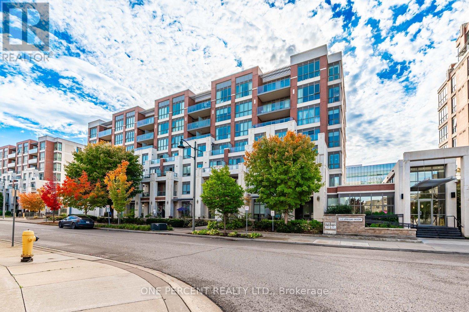 401 - 21 UPPER DUKE CRESCENT