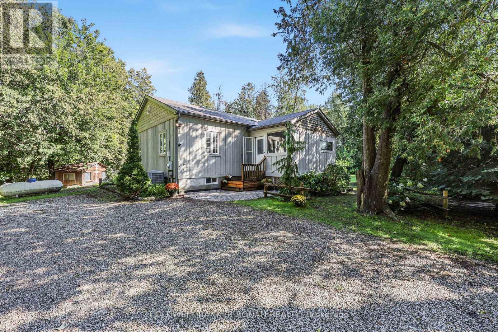 7602 25th Sideroad Property Photo 2