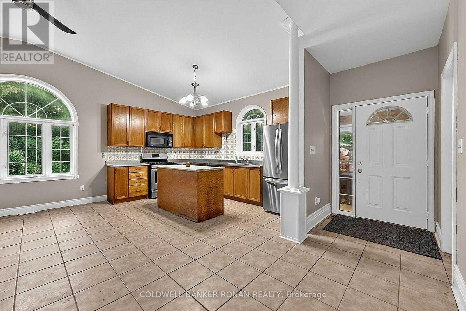 7602 25th Sideroad Property Photo 6
