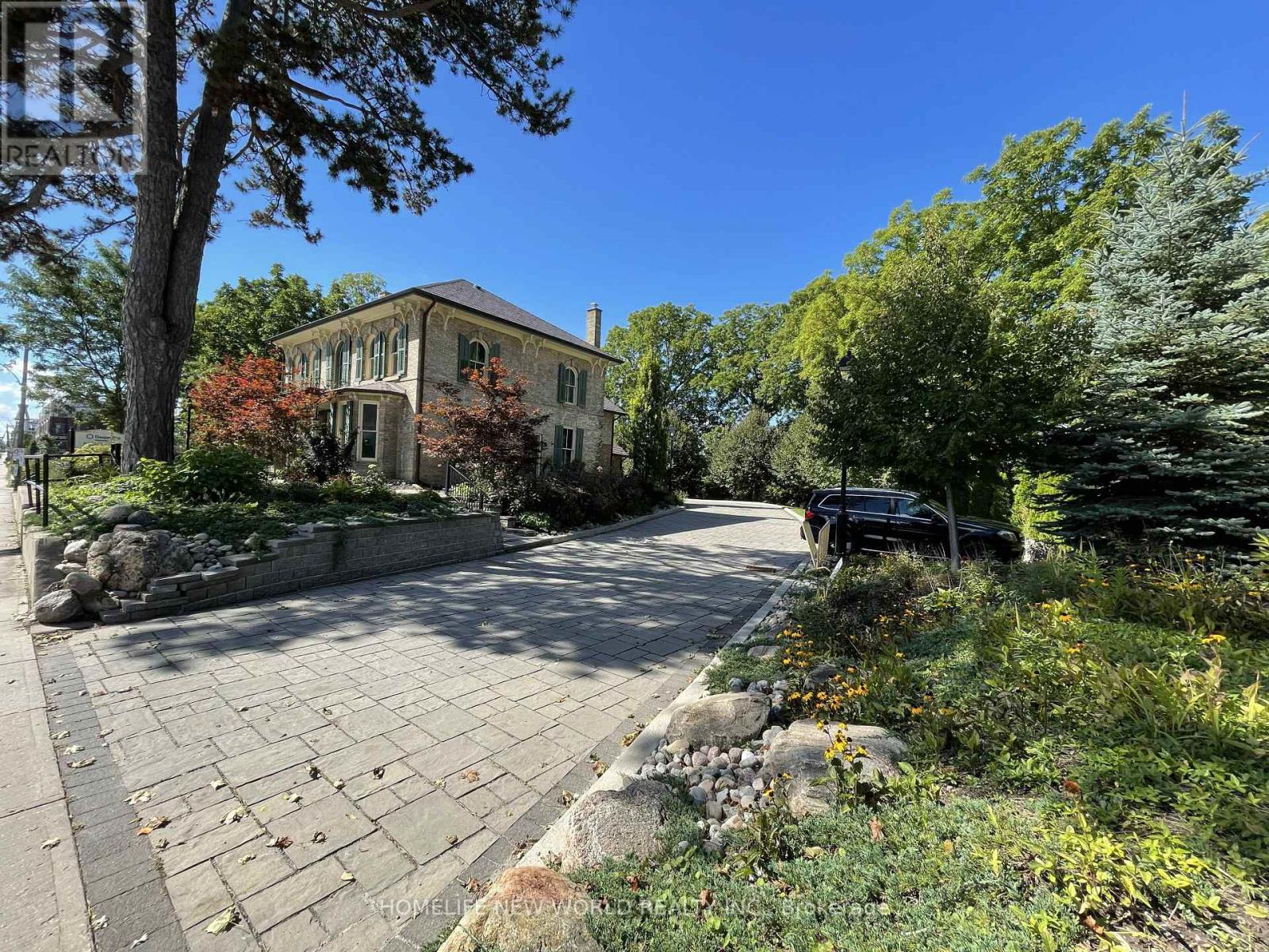 15342 Yonge Street Property Photo 15