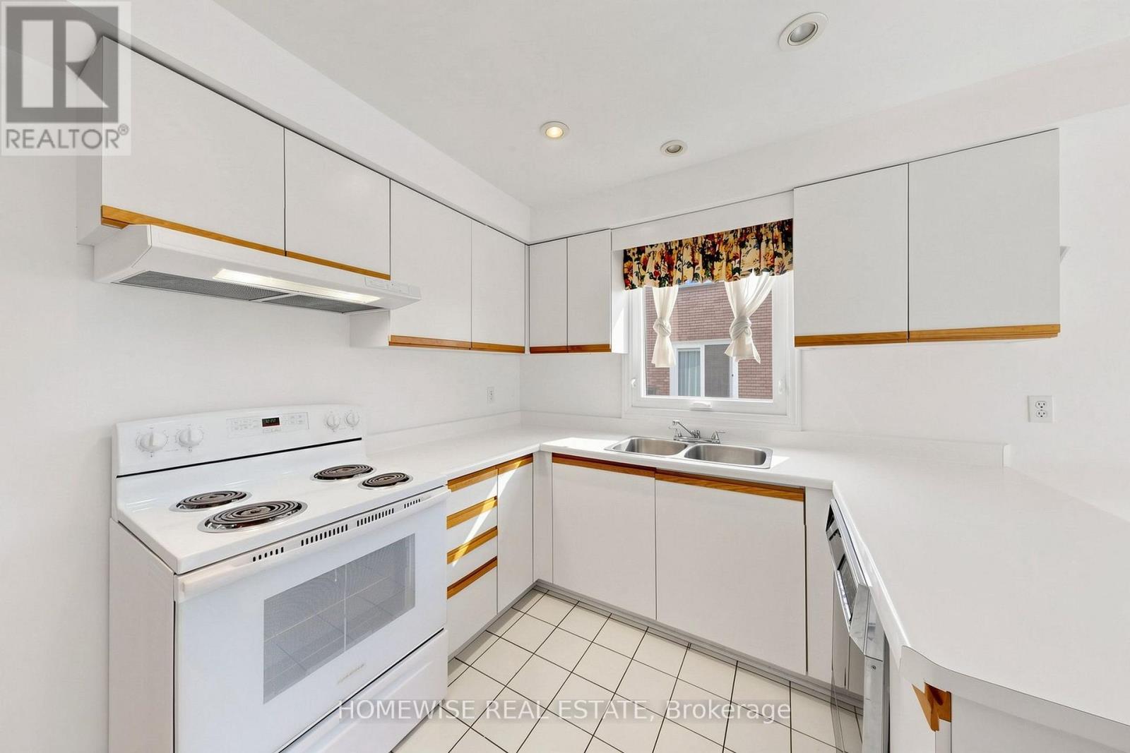 Main - 11 Briarcliffe Crescent Property Photo 13