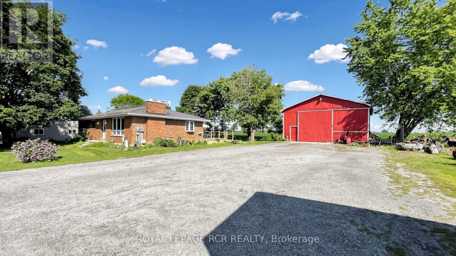 4244 4th Line Property Photo 4