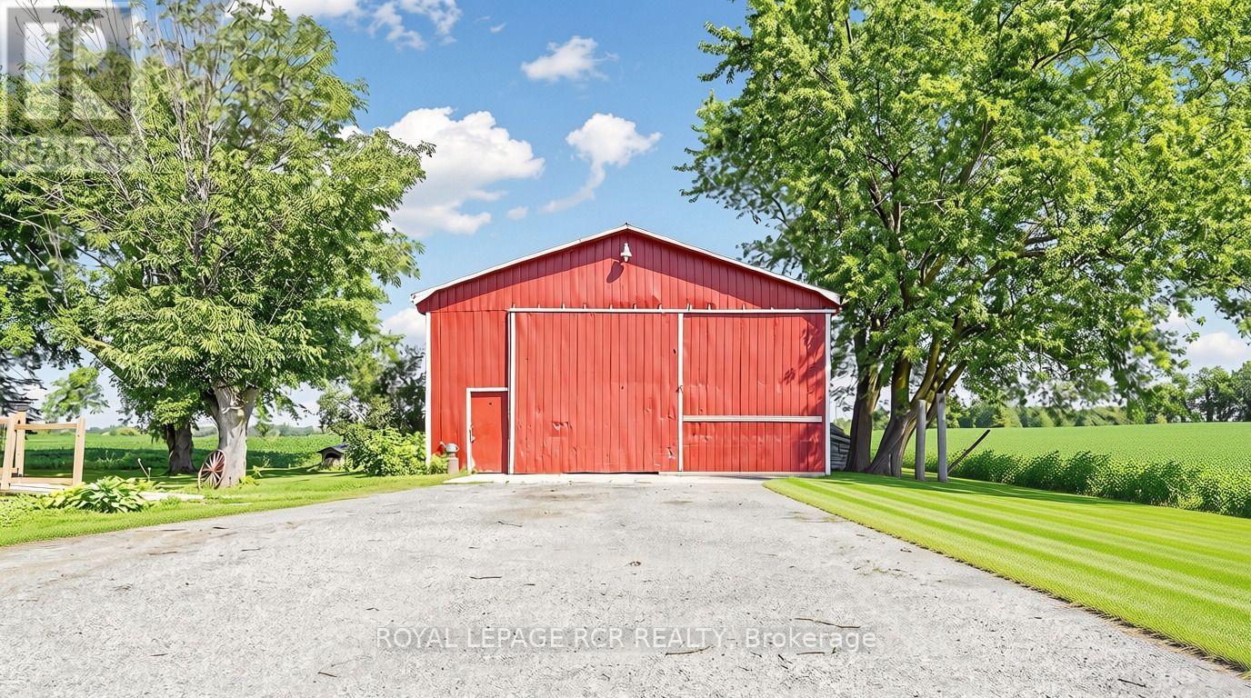 4244 4th Line Property Photo 5