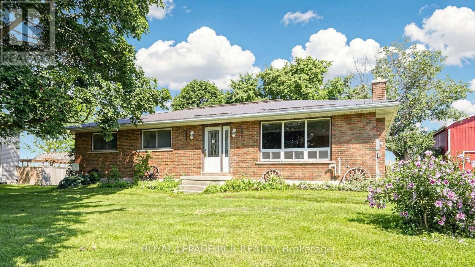 4244 4th Line Property Photo 10