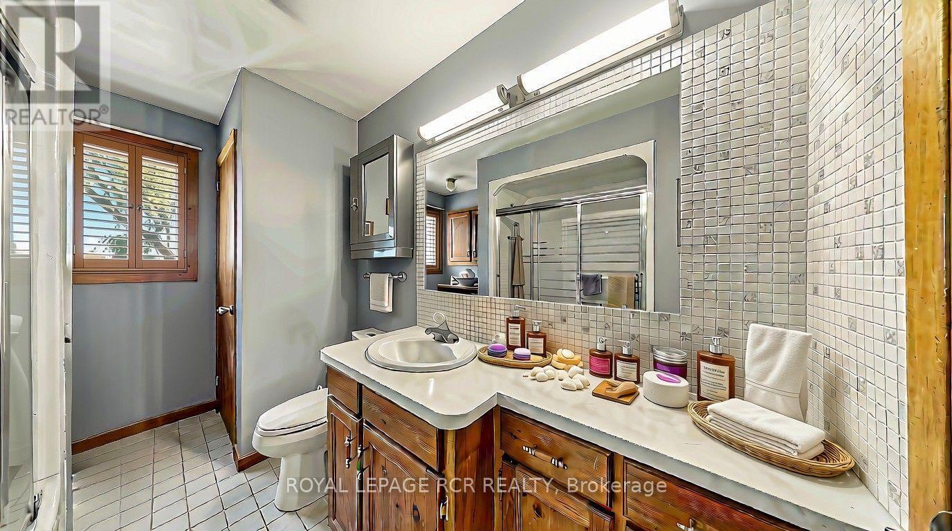 4244 4th Line Property Photo 35