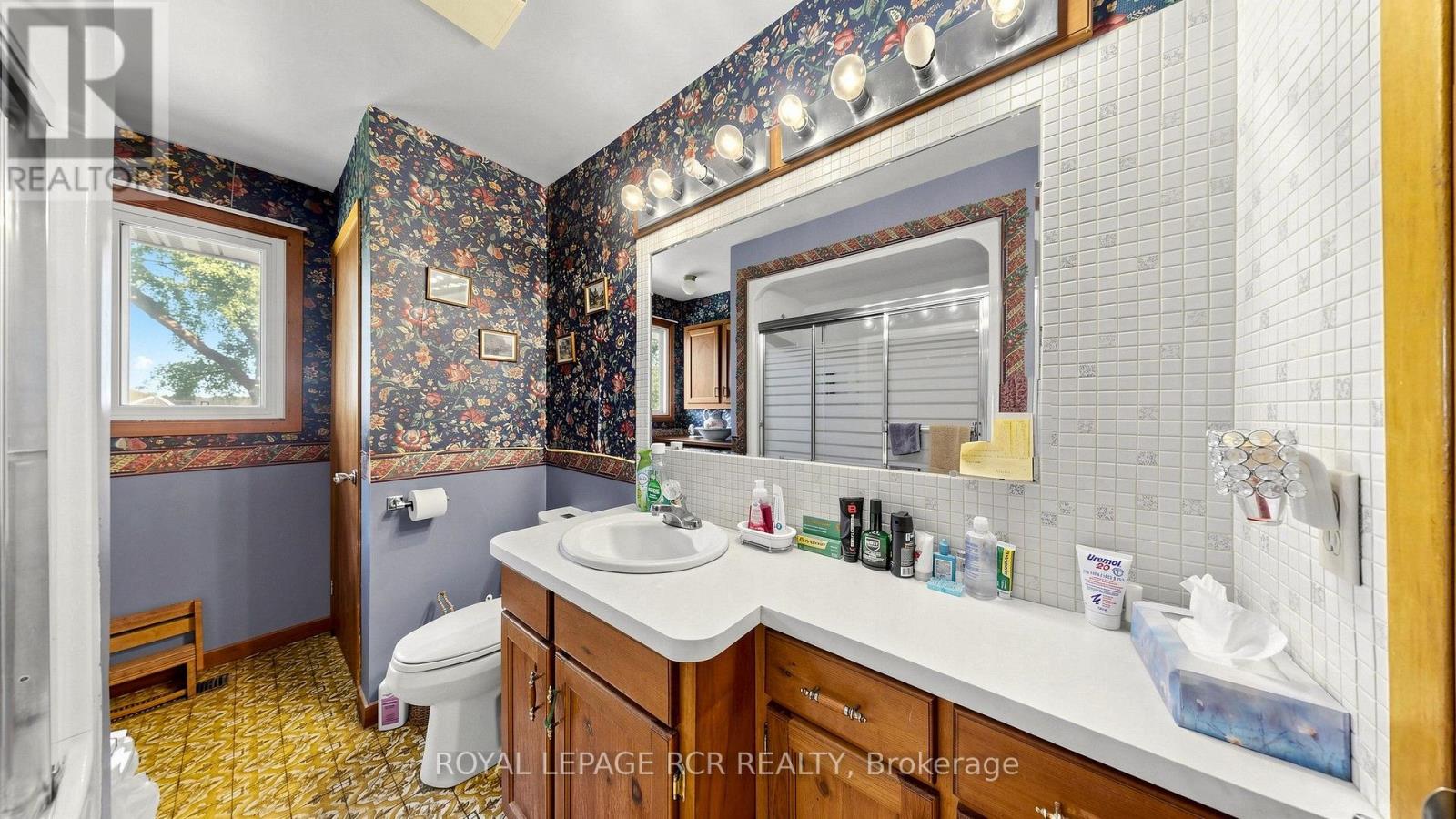 4244 4th Line Property Photo 36