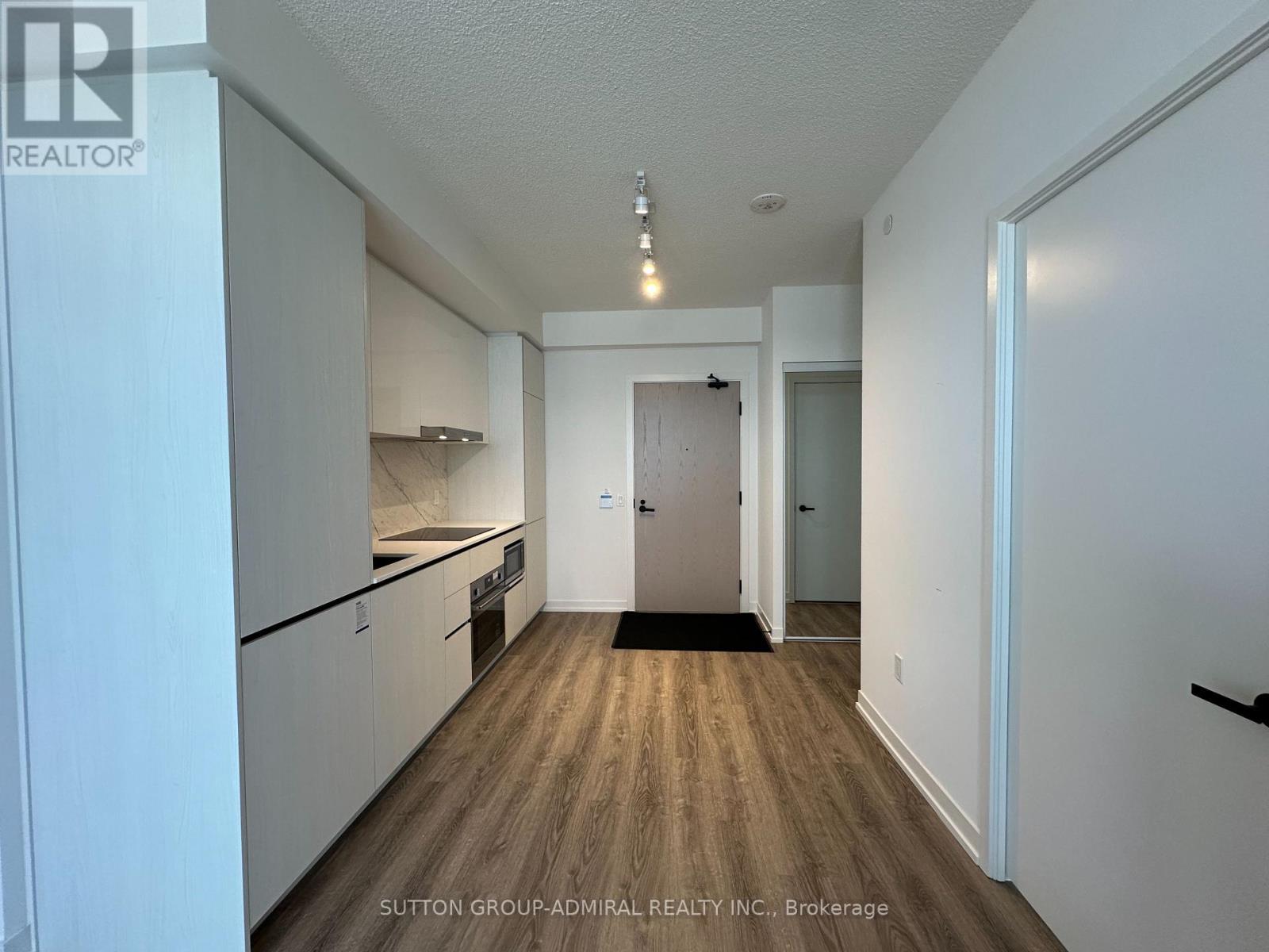 5503 - 8 Interchange Way Property Photo 16