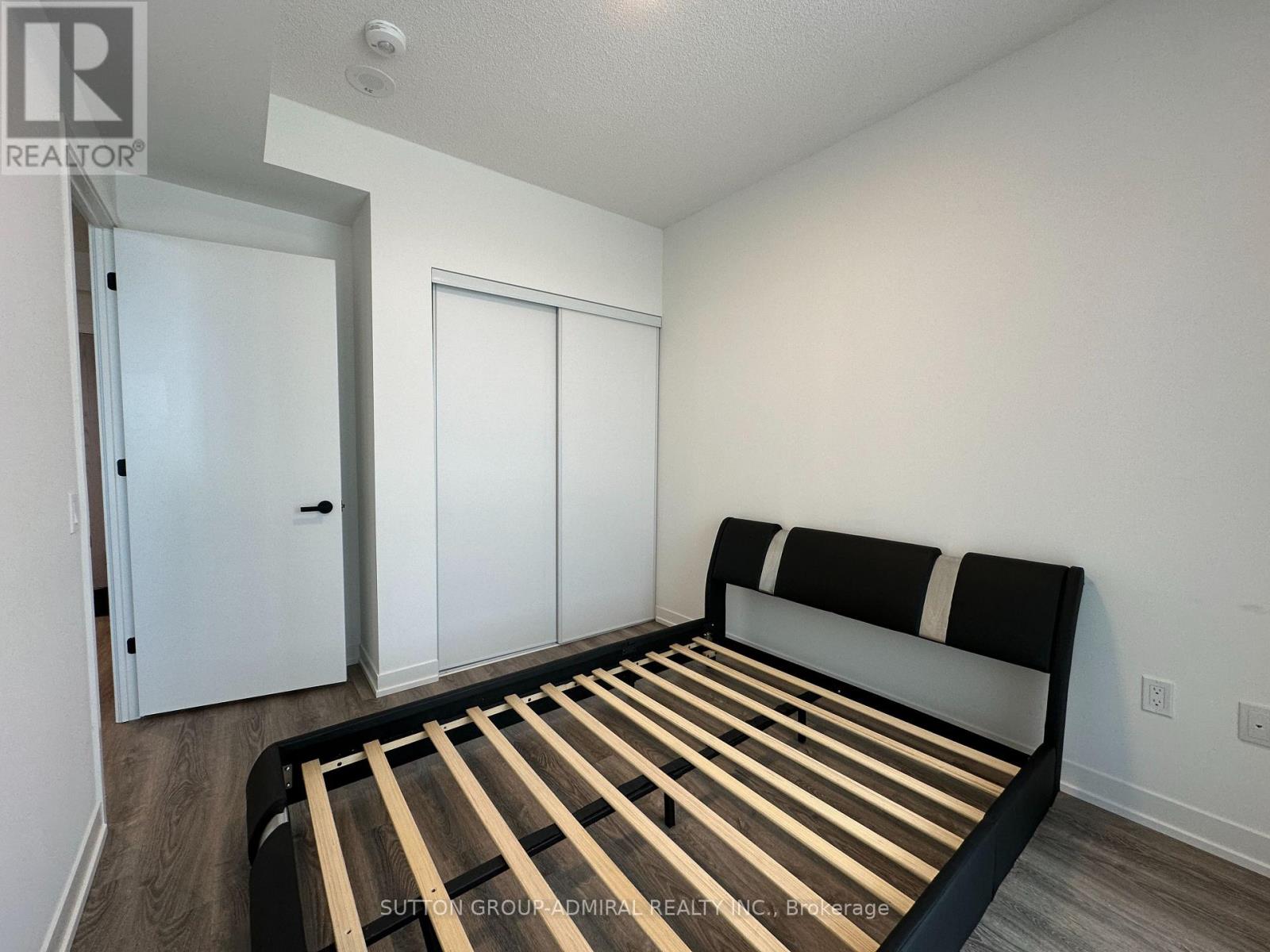 5503 - 8 Interchange Way Property Photo 24