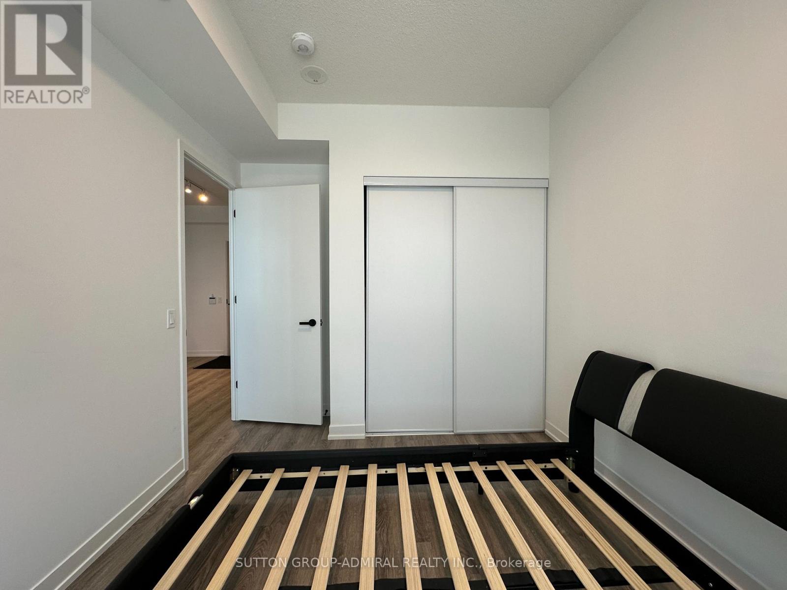 5503 - 8 Interchange Way Property Photo 25