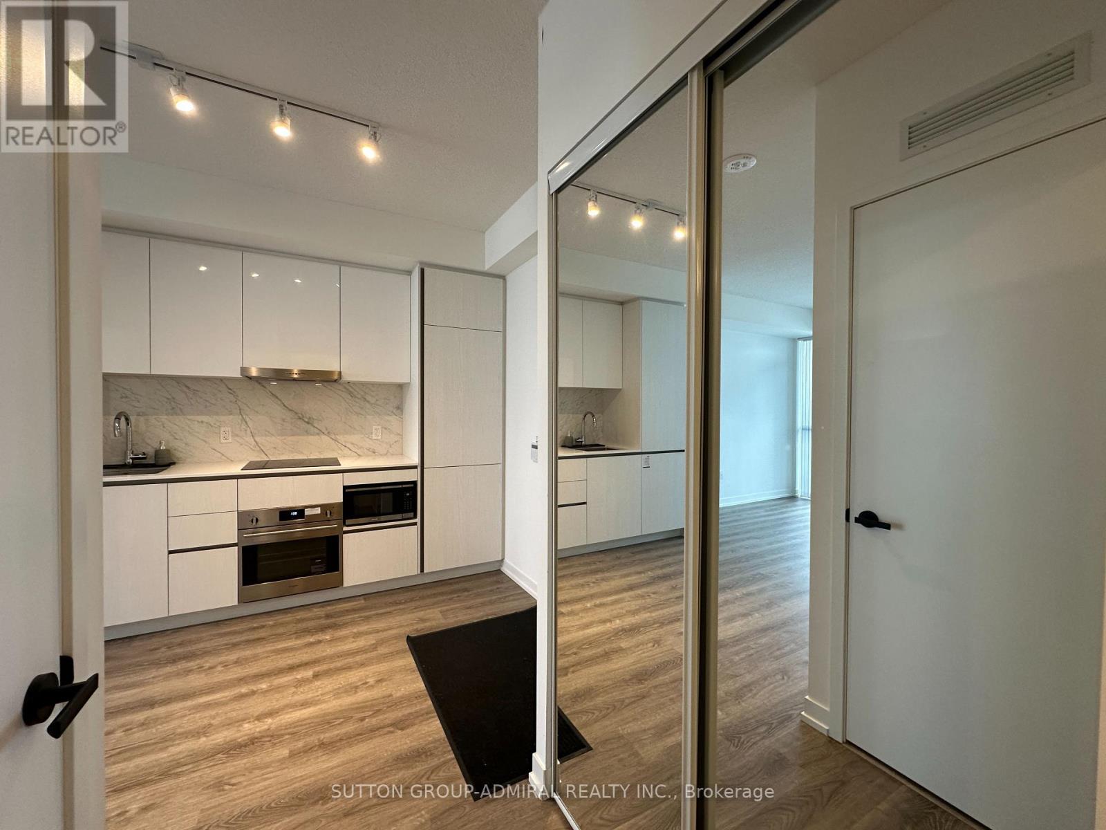 5503 - 8 Interchange Way Property Photo 27