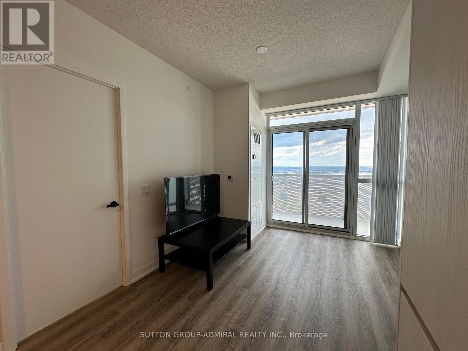 5503 - 8 Interchange Way Property Photo 28