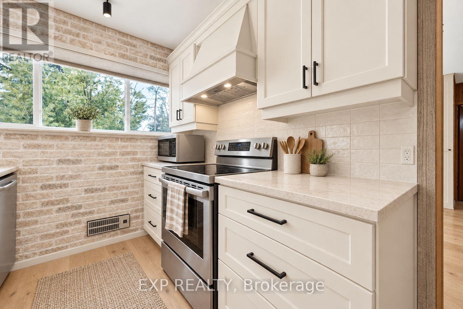 3909 Richview Road Property Photo 6