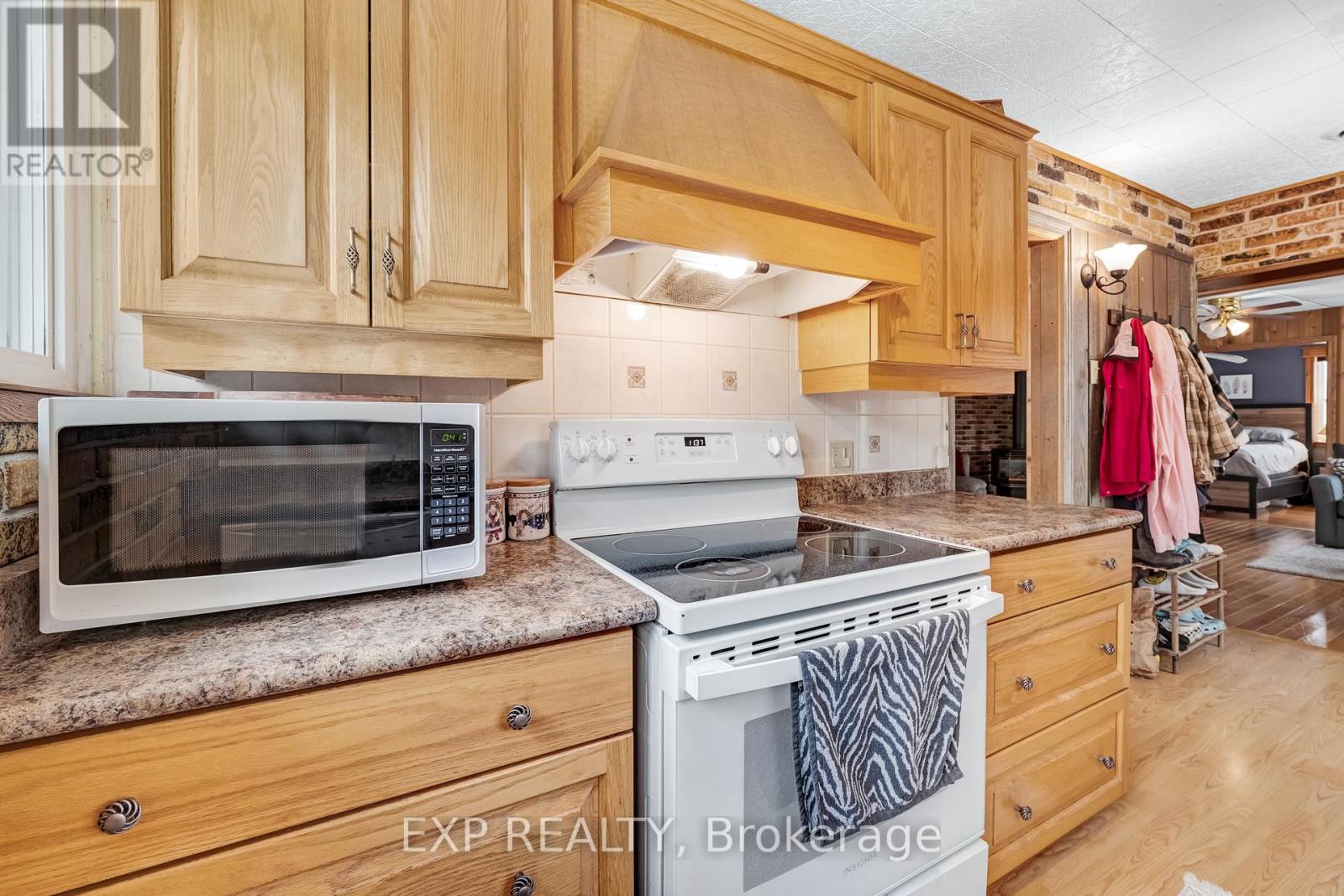 3909 Richview Road Property Photo 9