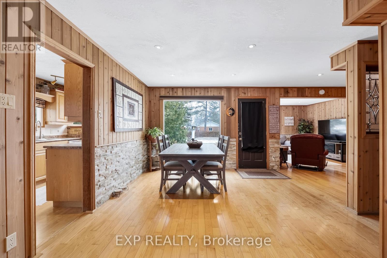 3909 Richview Road Property Photo 12