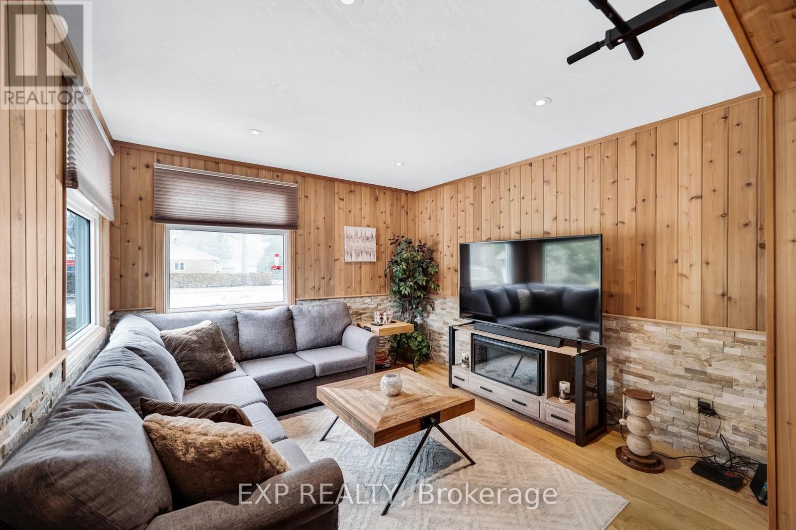 3909 Richview Road Property Photo 17