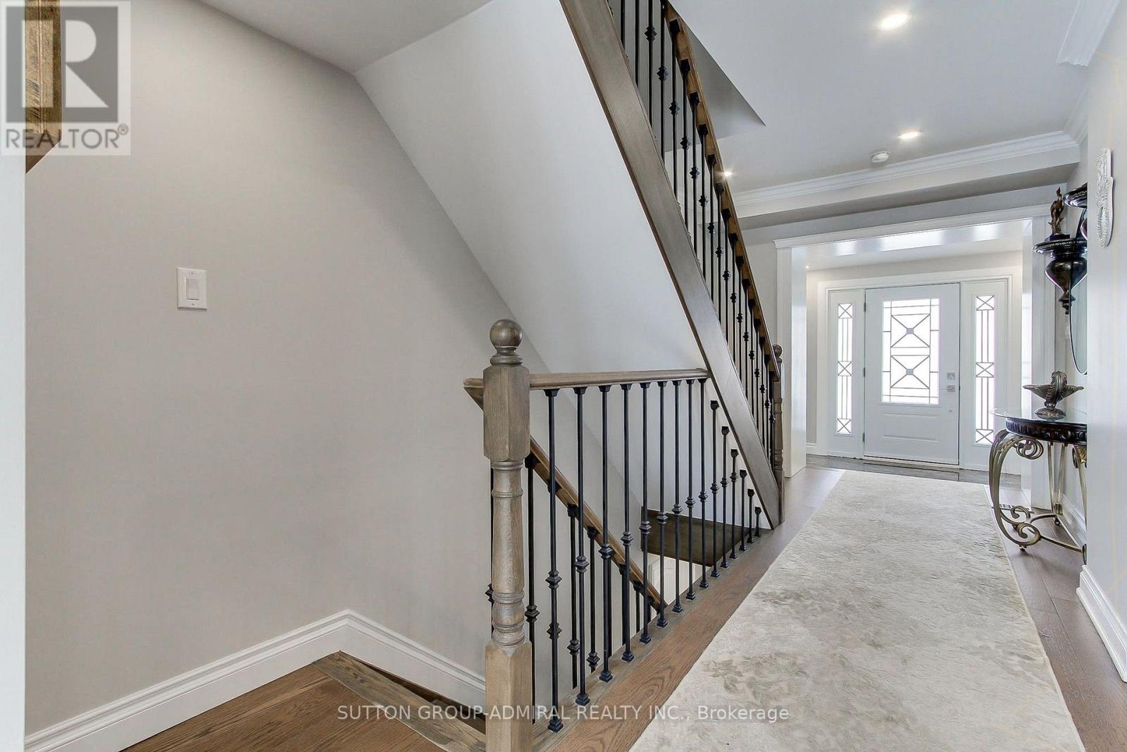 7205 19th Side Road Property Photo 4