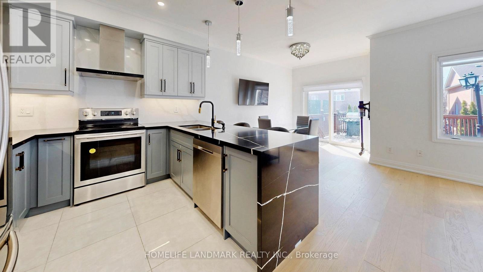 32 Arco Circle Property Photo 2