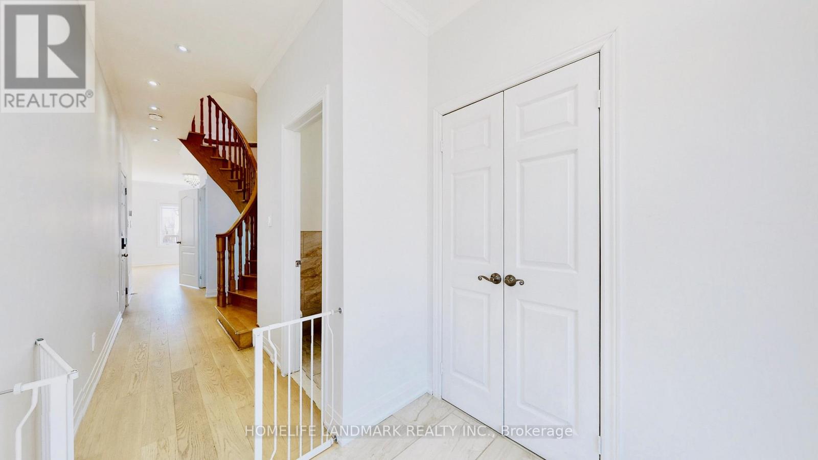 32 Arco Circle Property Photo 5