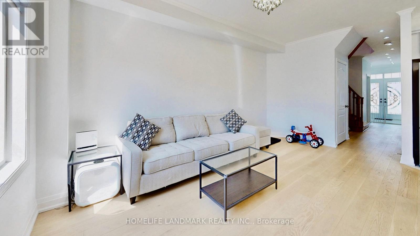 32 Arco Circle Property Photo 6