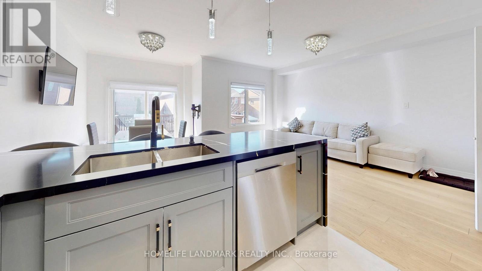 32 Arco Circle Property Photo 10