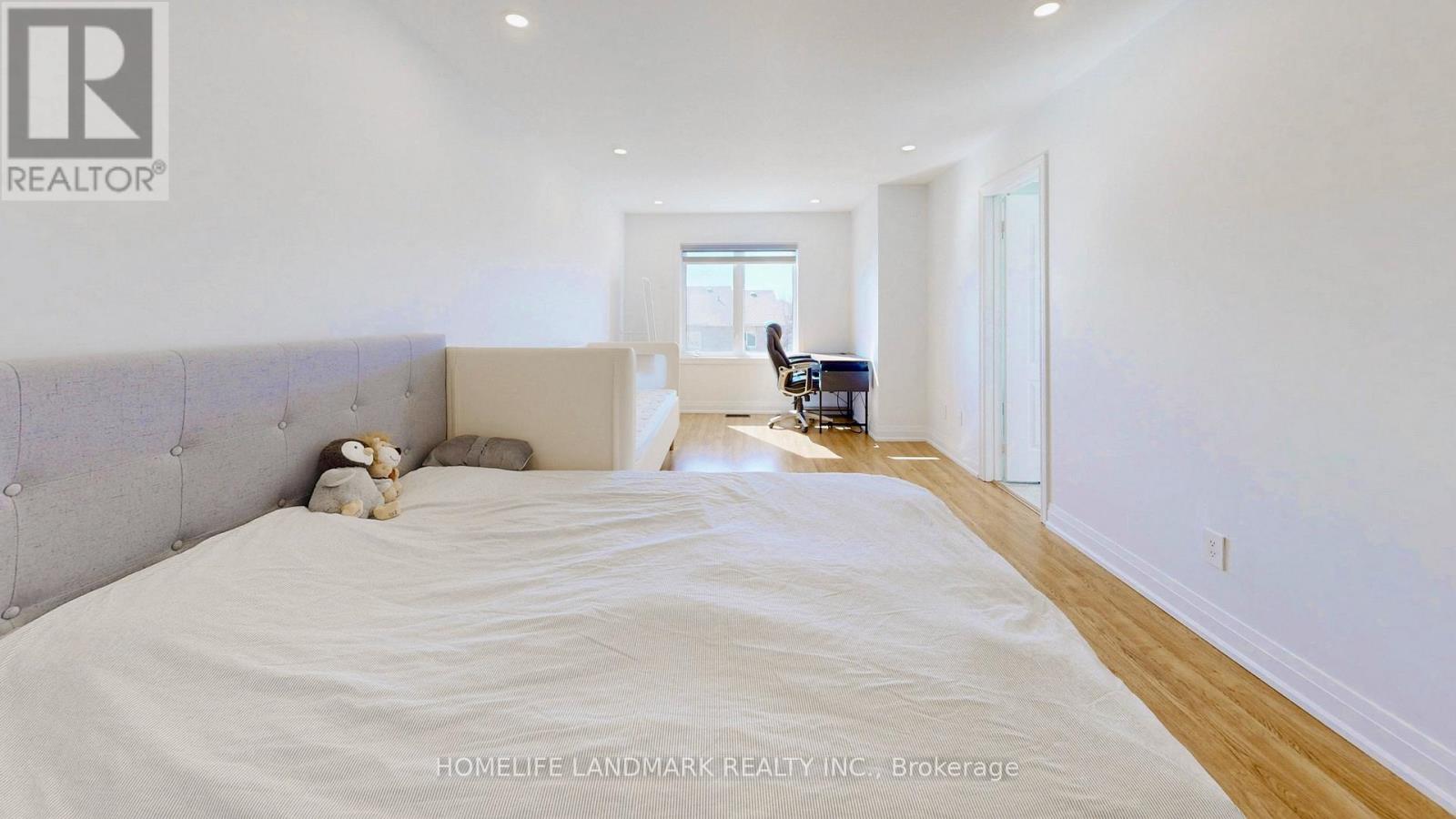 32 Arco Circle Property Photo 14