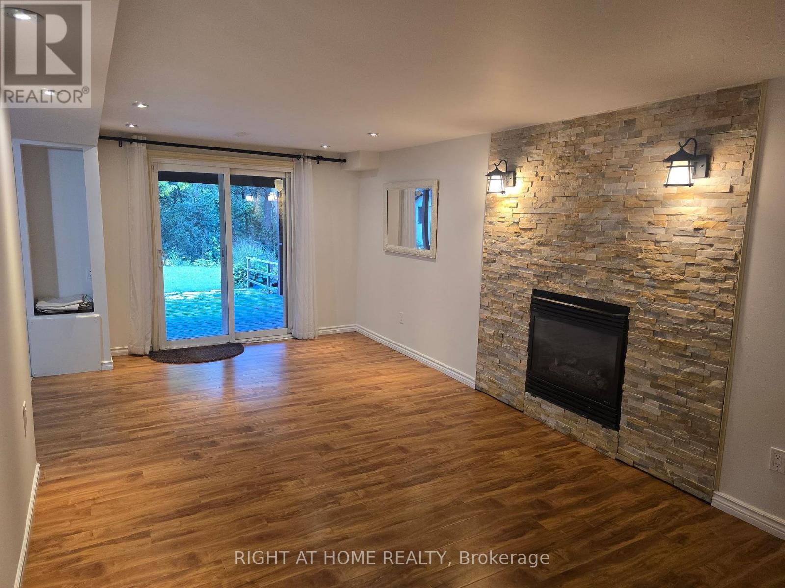 20 LIPPINCOTT COURT
