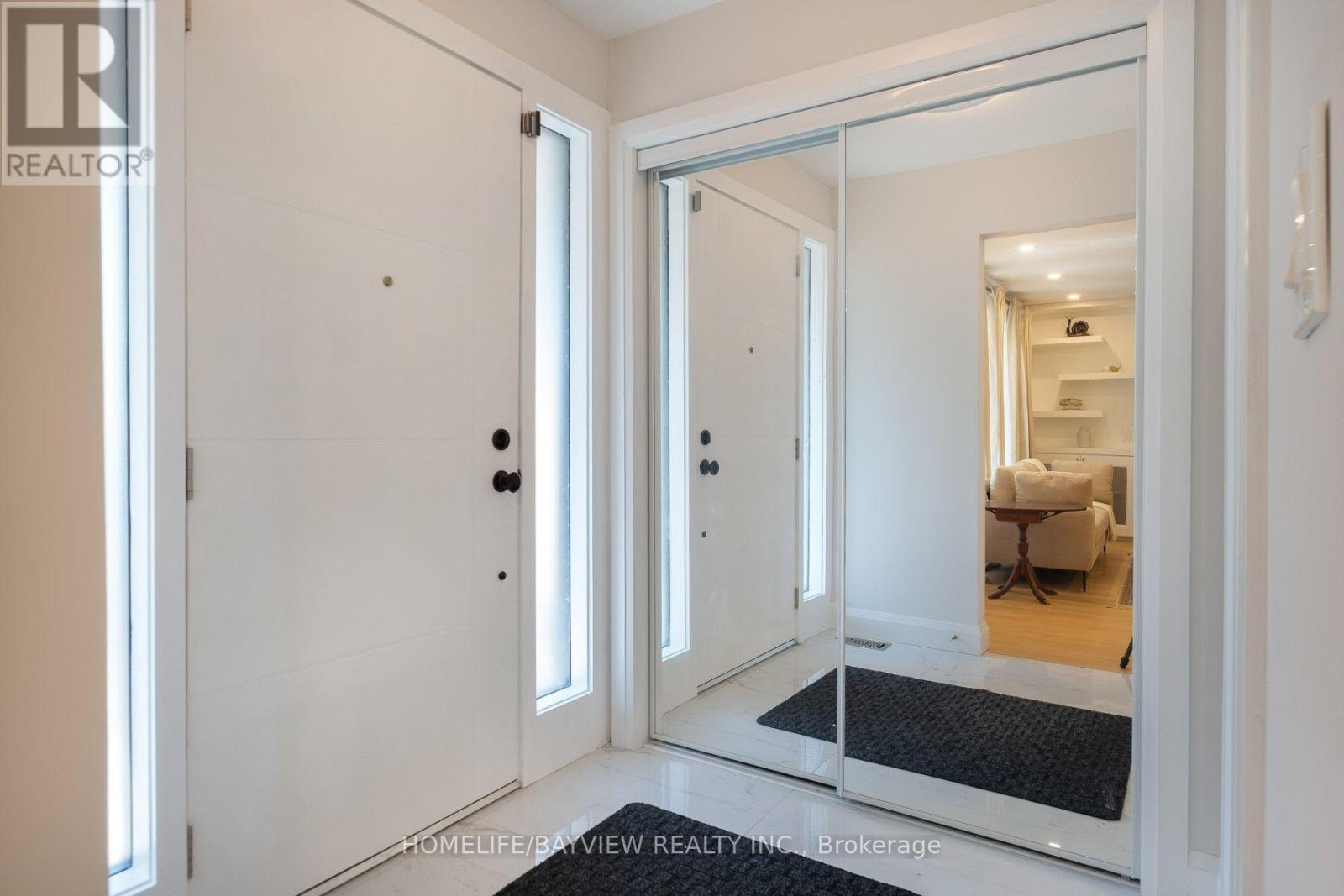 164 Steeles Avenue E Property Photo 6
