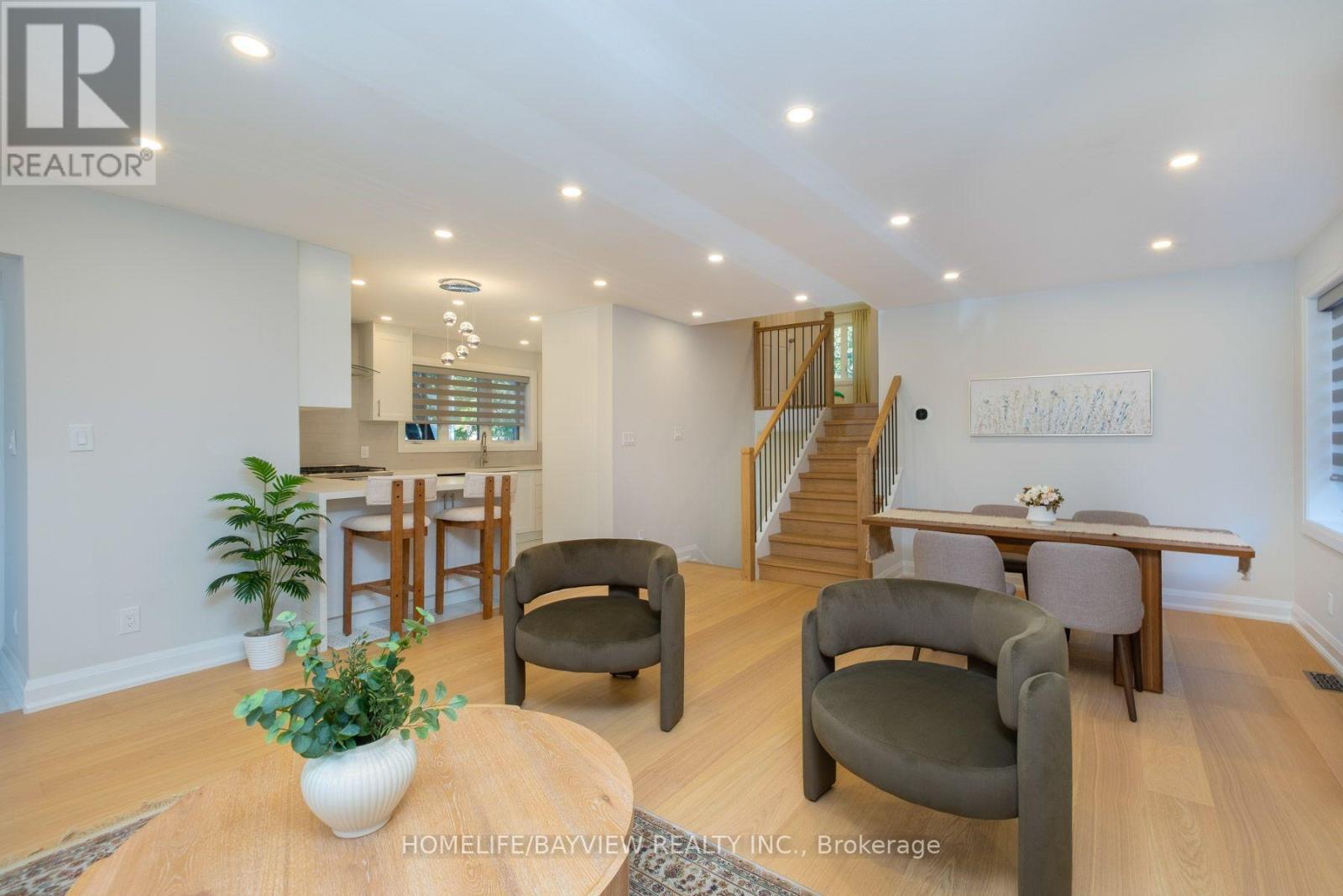 164 Steeles Avenue E Property Photo 9