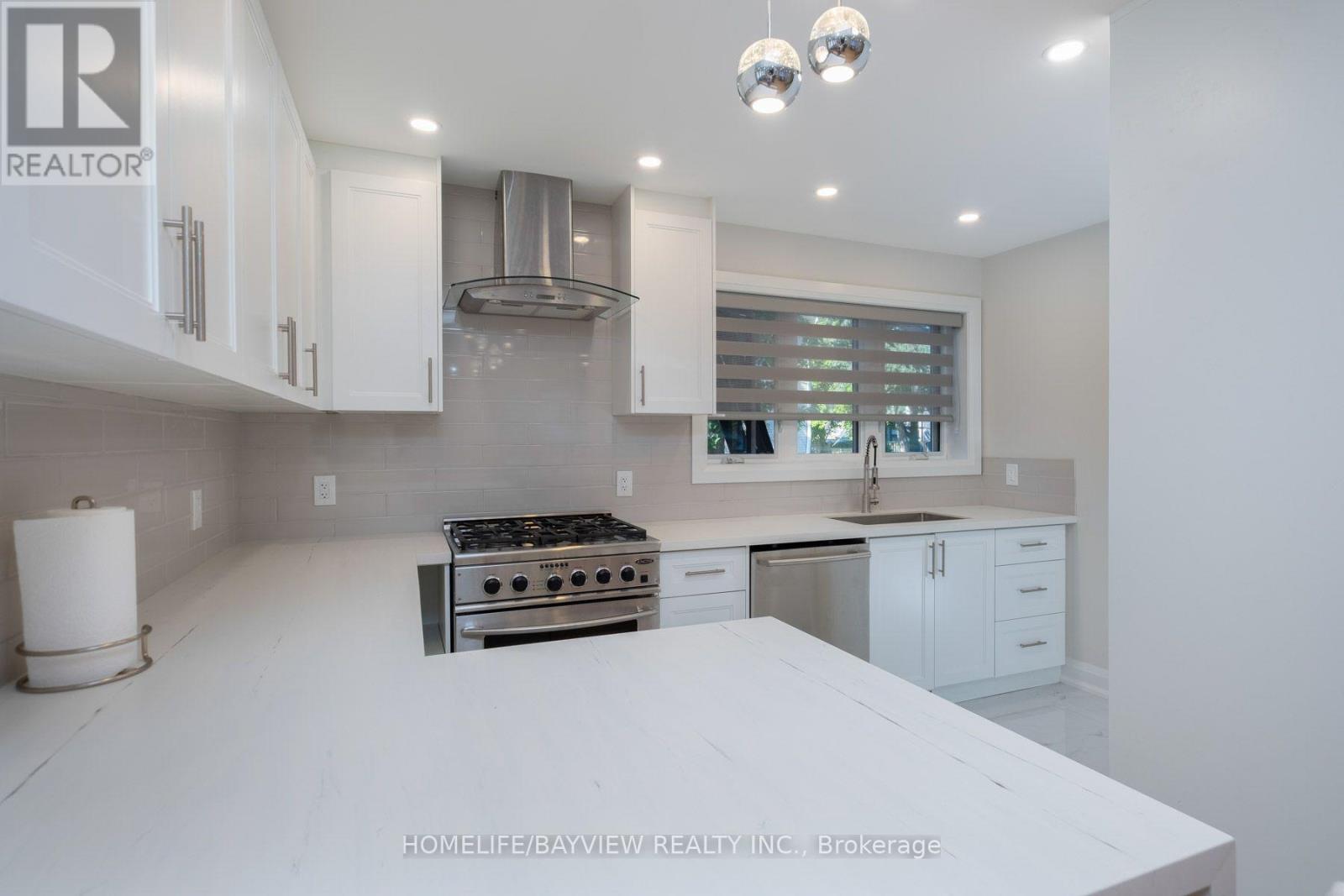 164 Steeles Avenue E Property Photo 11