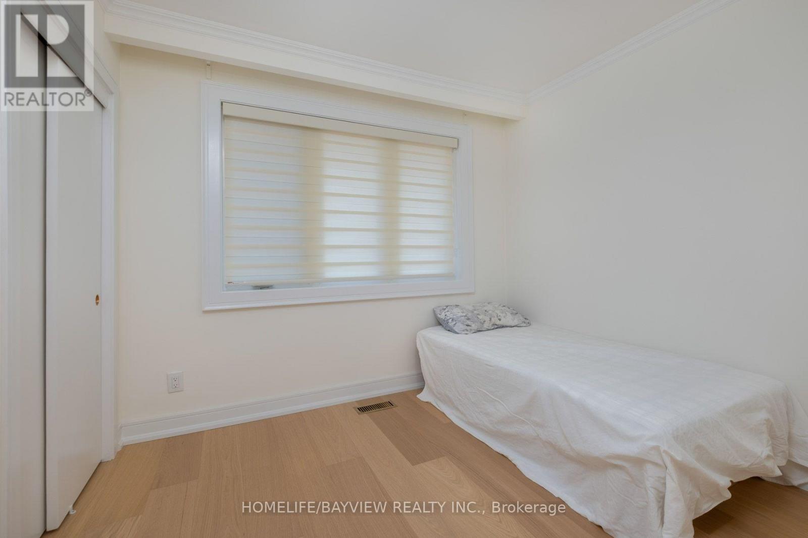 164 Steeles Avenue E Property Photo 14