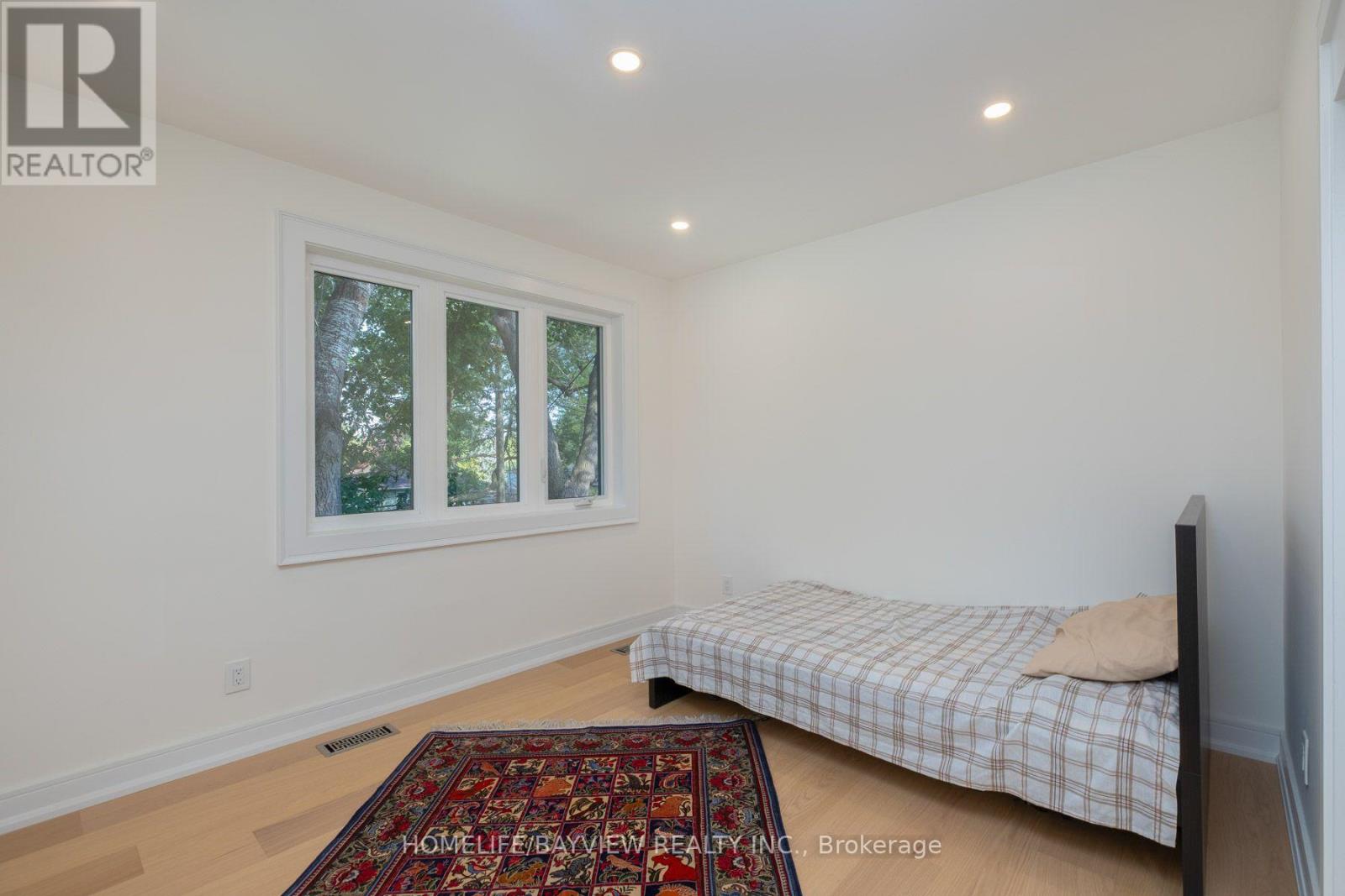164 Steeles Avenue E Property Photo 15