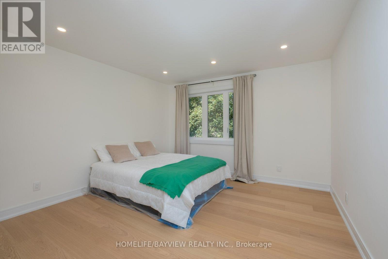 164 Steeles Avenue E Property Photo 16