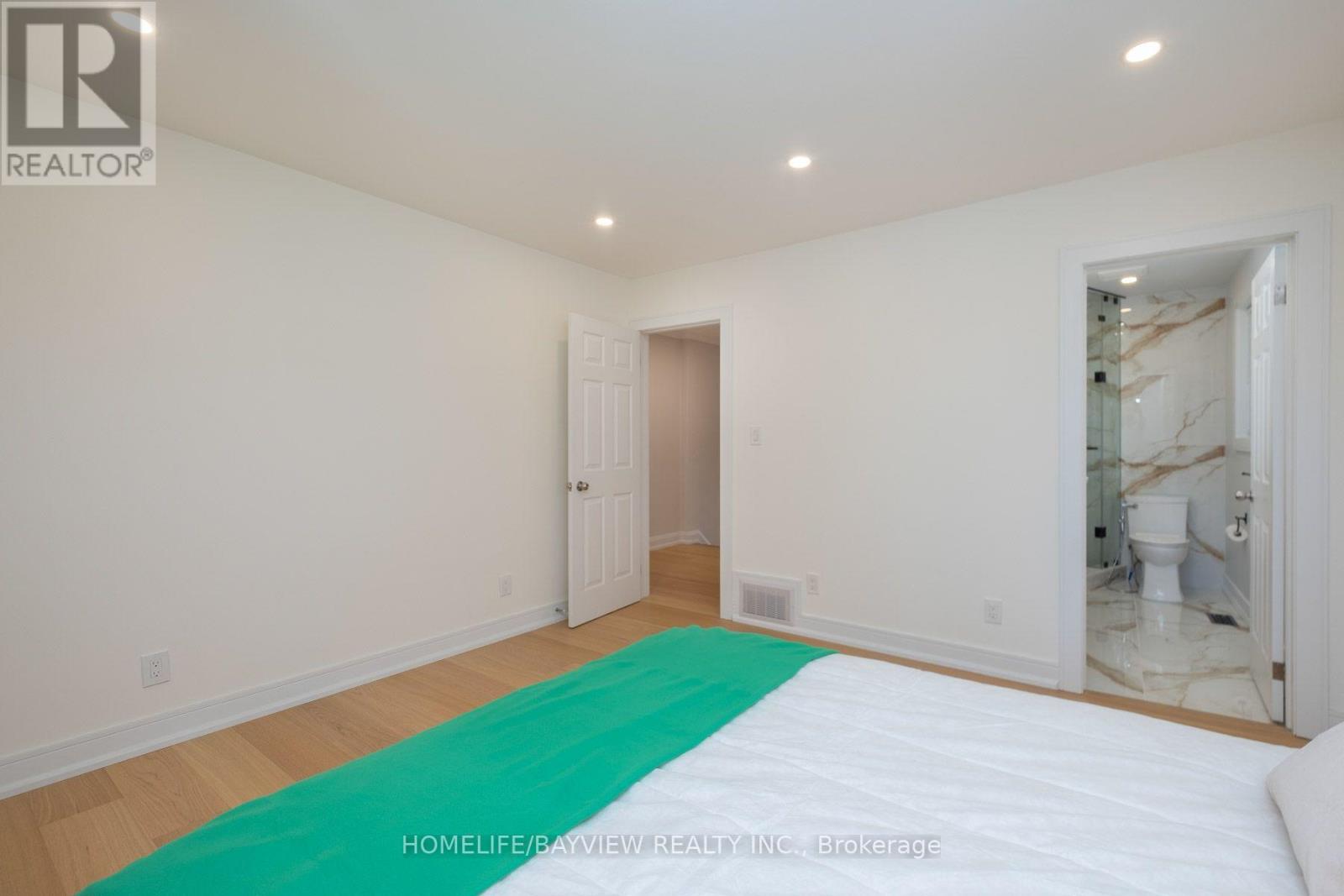 164 Steeles Avenue E Property Photo 17