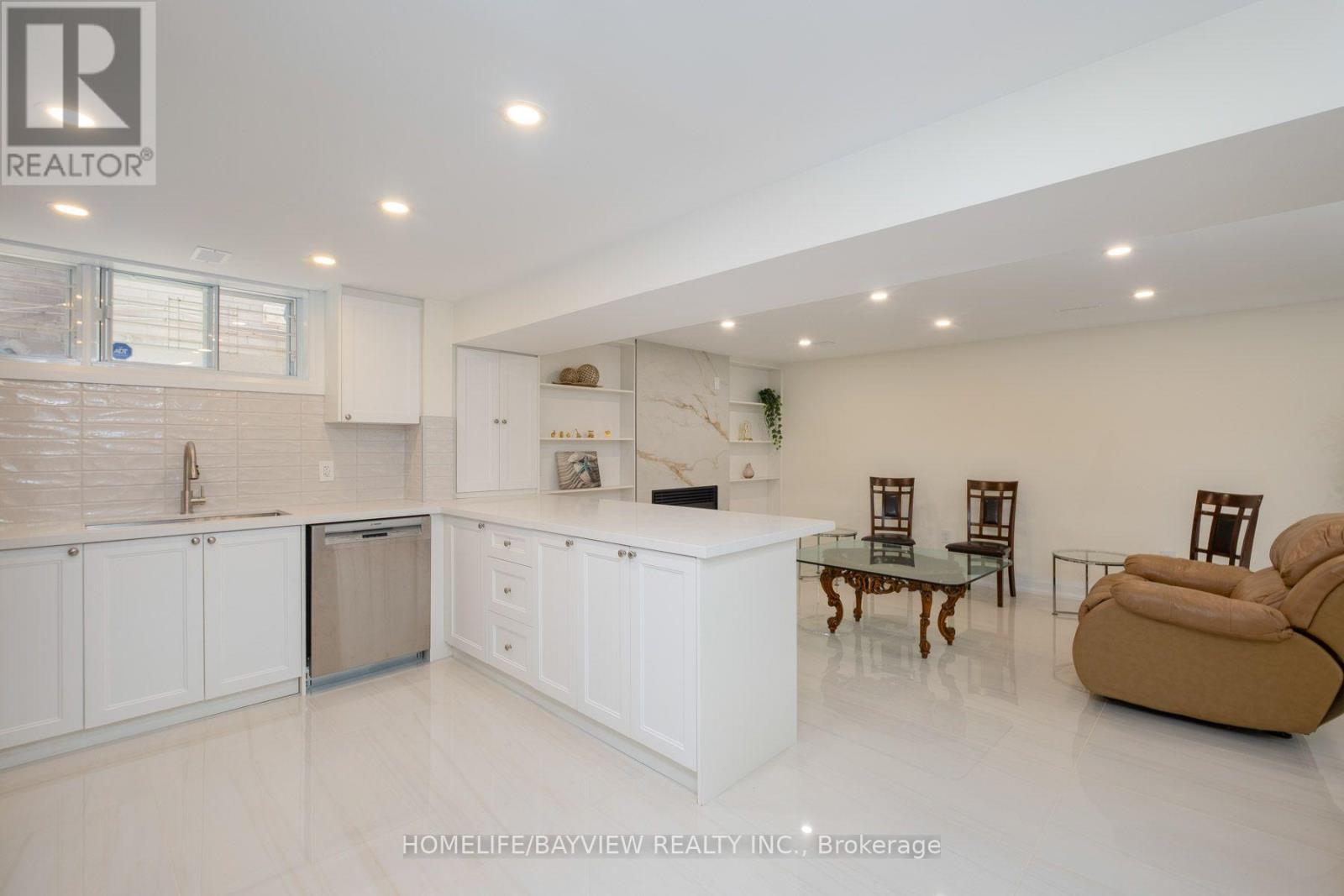 164 Steeles Avenue E Property Photo 24