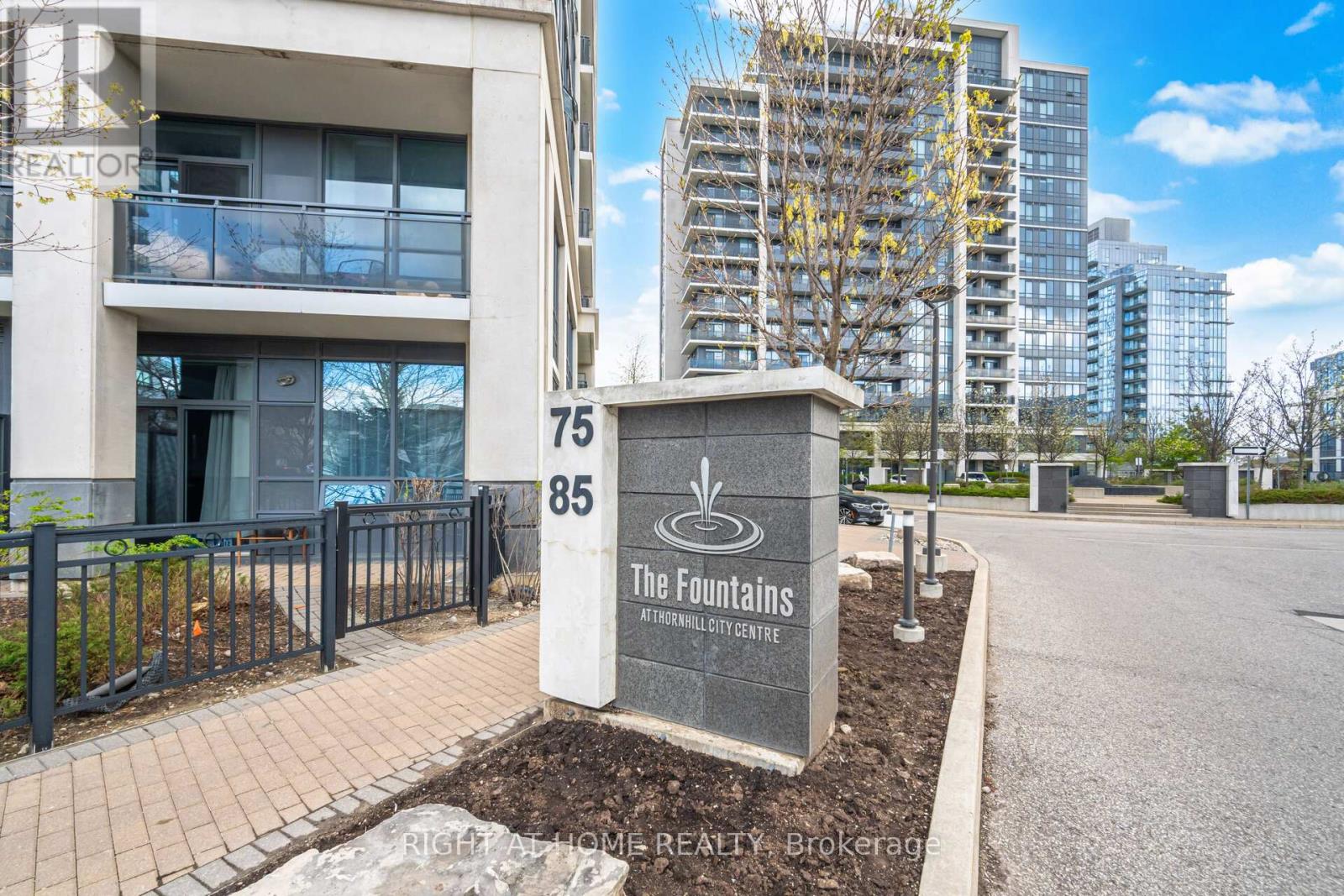 612 - 85 North Park Road Property Photo 2
