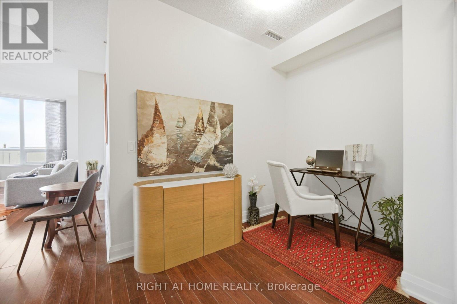 612 - 85 North Park Road Property Photo 9