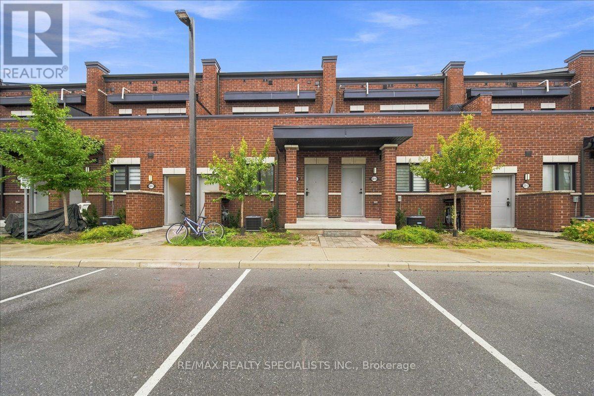 13 - 220 DISSETTE STREET Property Photo 1