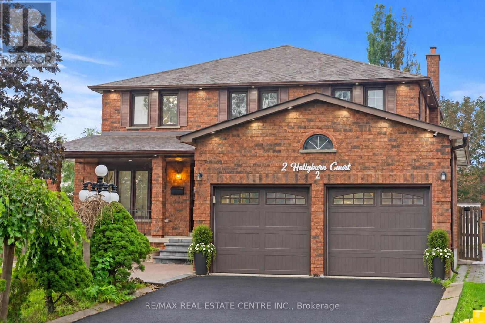 2 Hollyburn Court Property Photo 1