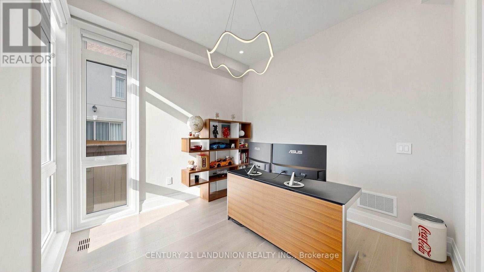51 Meteorite Street Property Photo 14