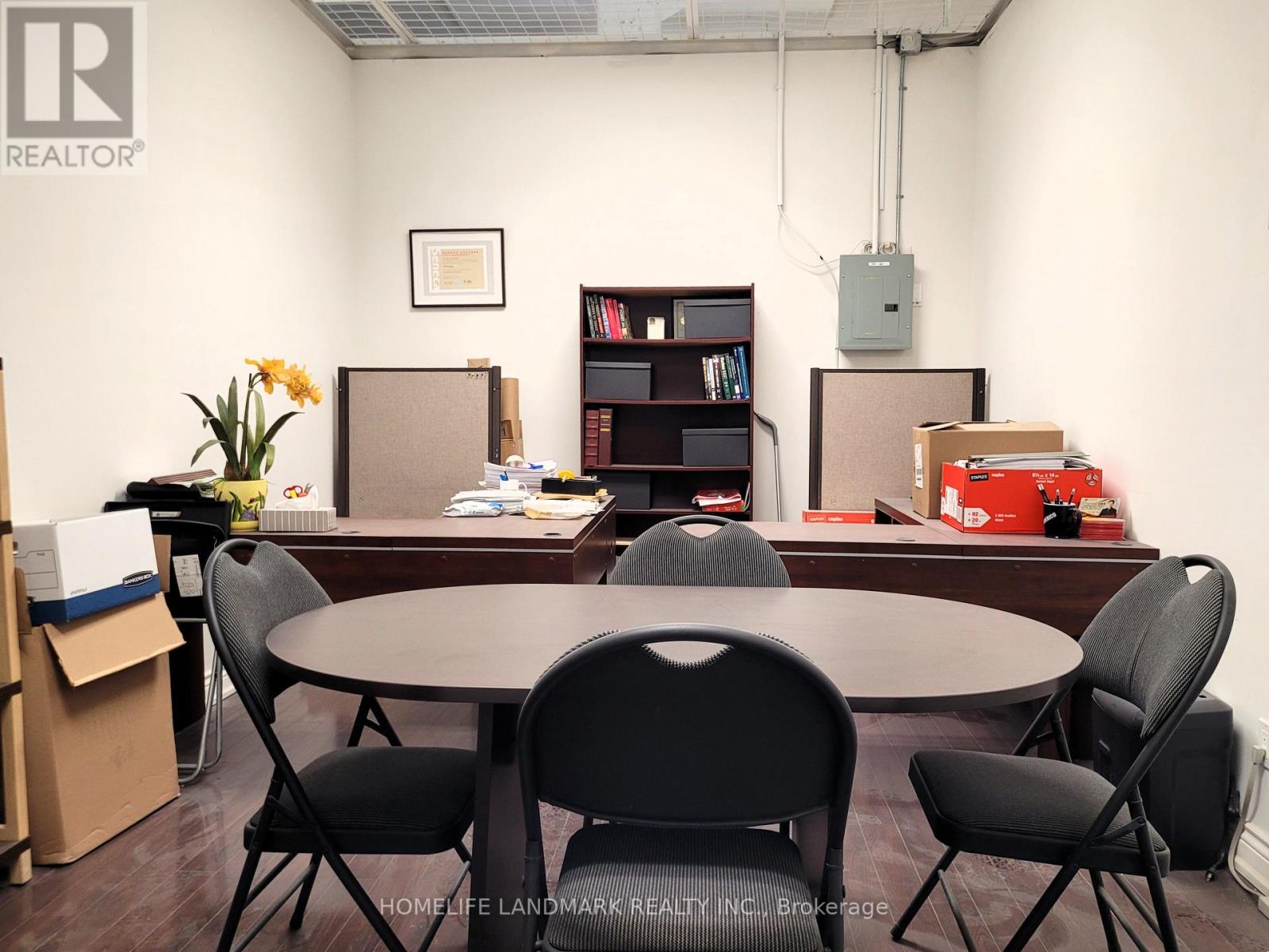 160 - 7181 Yonge Street Property Photo 2
