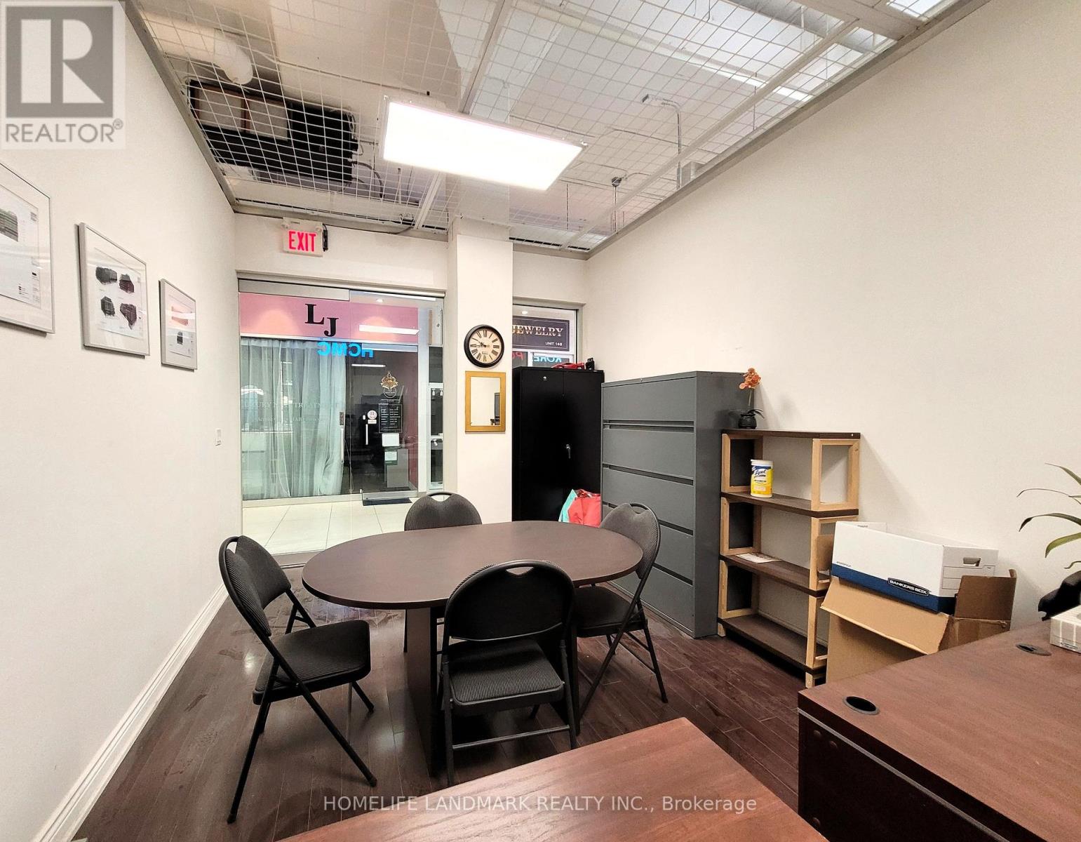 160 - 7181 Yonge Street Property Photo 3