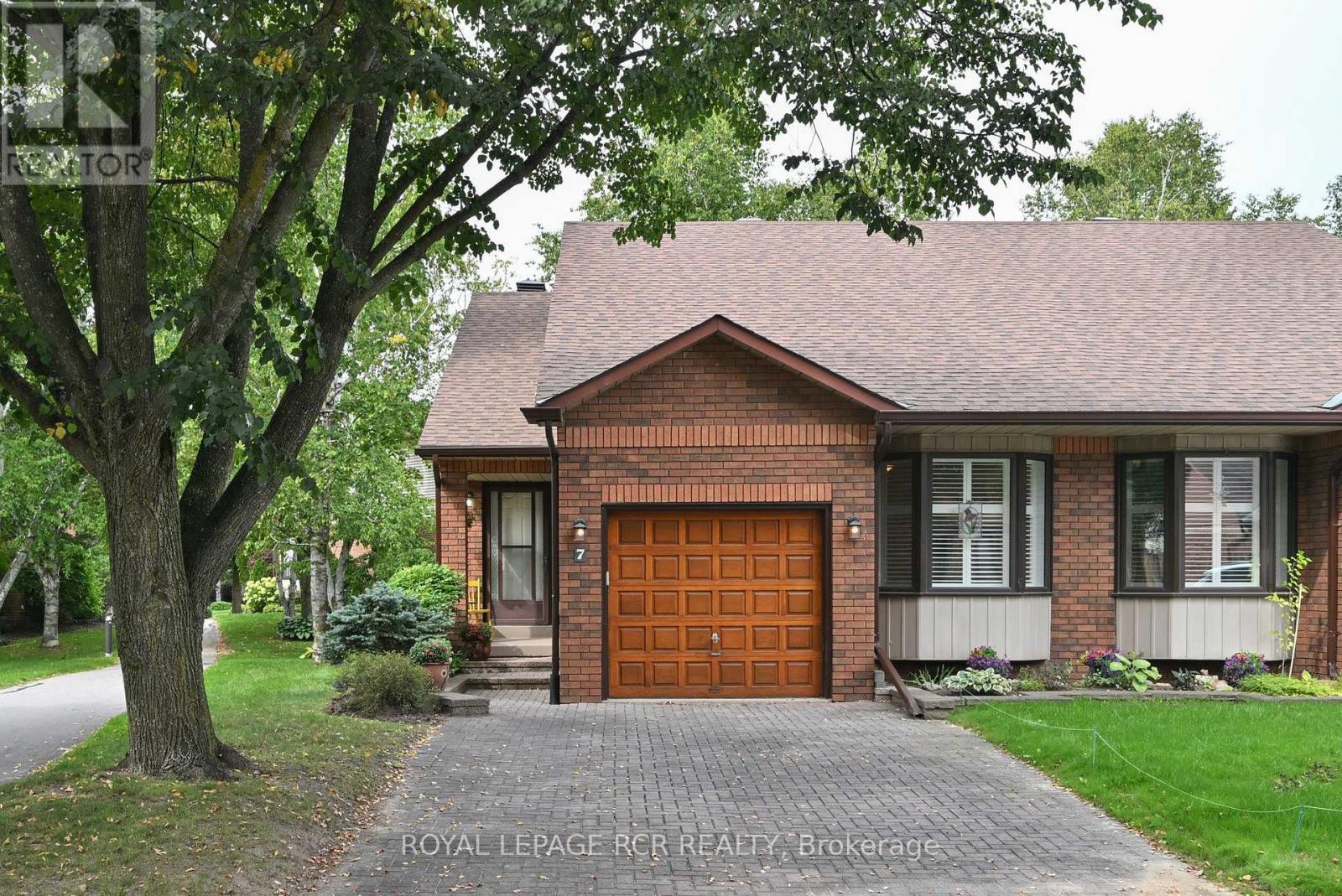 7 Dell Arbor Crescent Property Photo 1