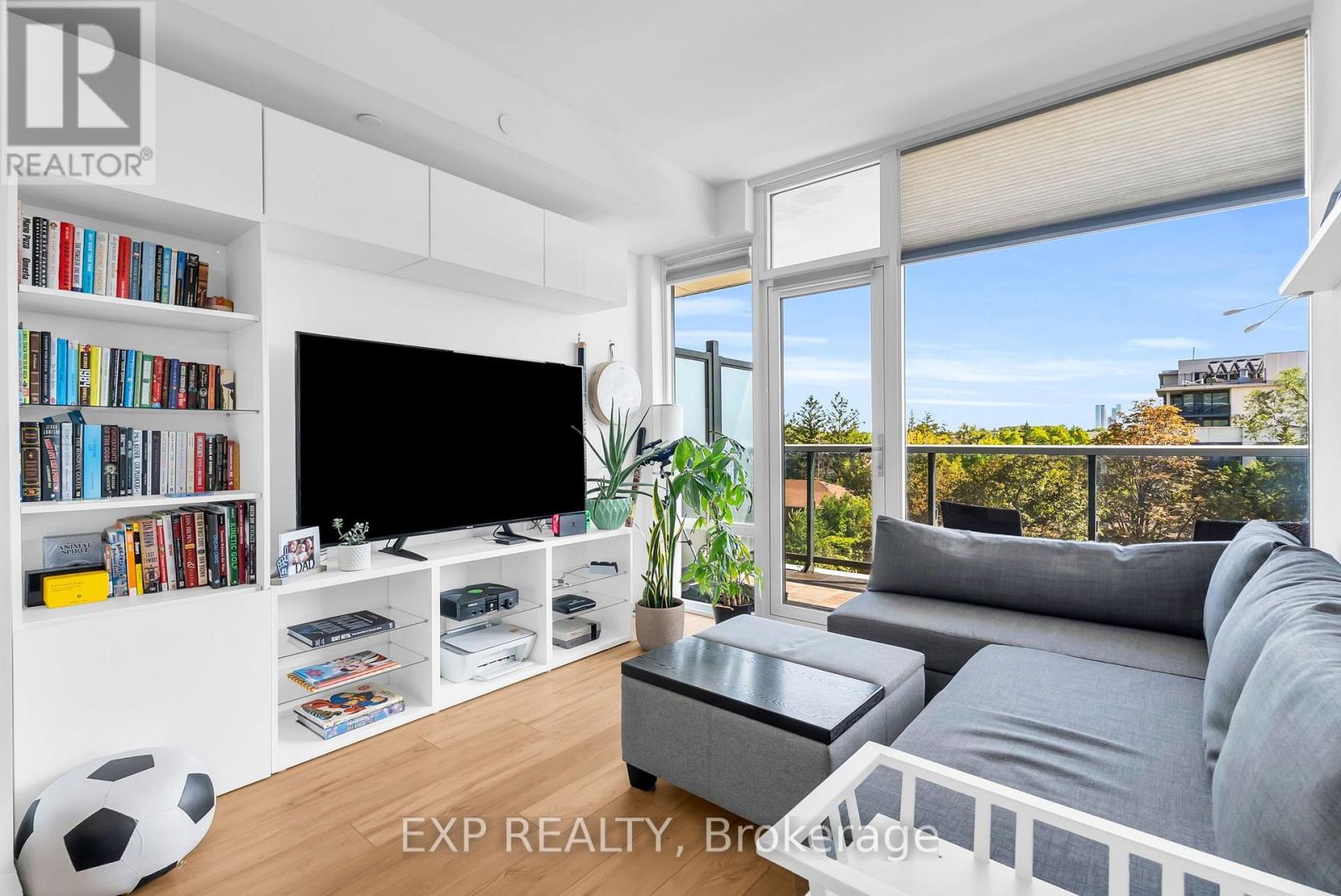 421 - 4800 Highway 7 Property Photo 1