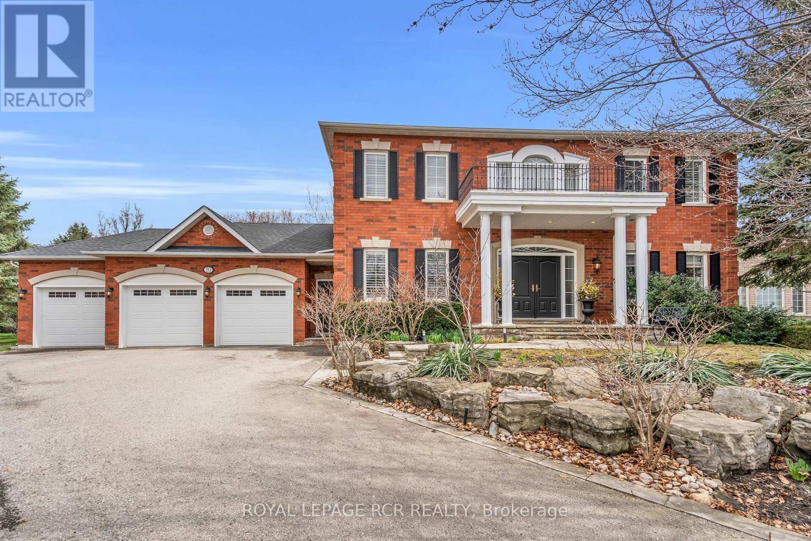 70 ENGLISH DAISY COURT Property Photo 1