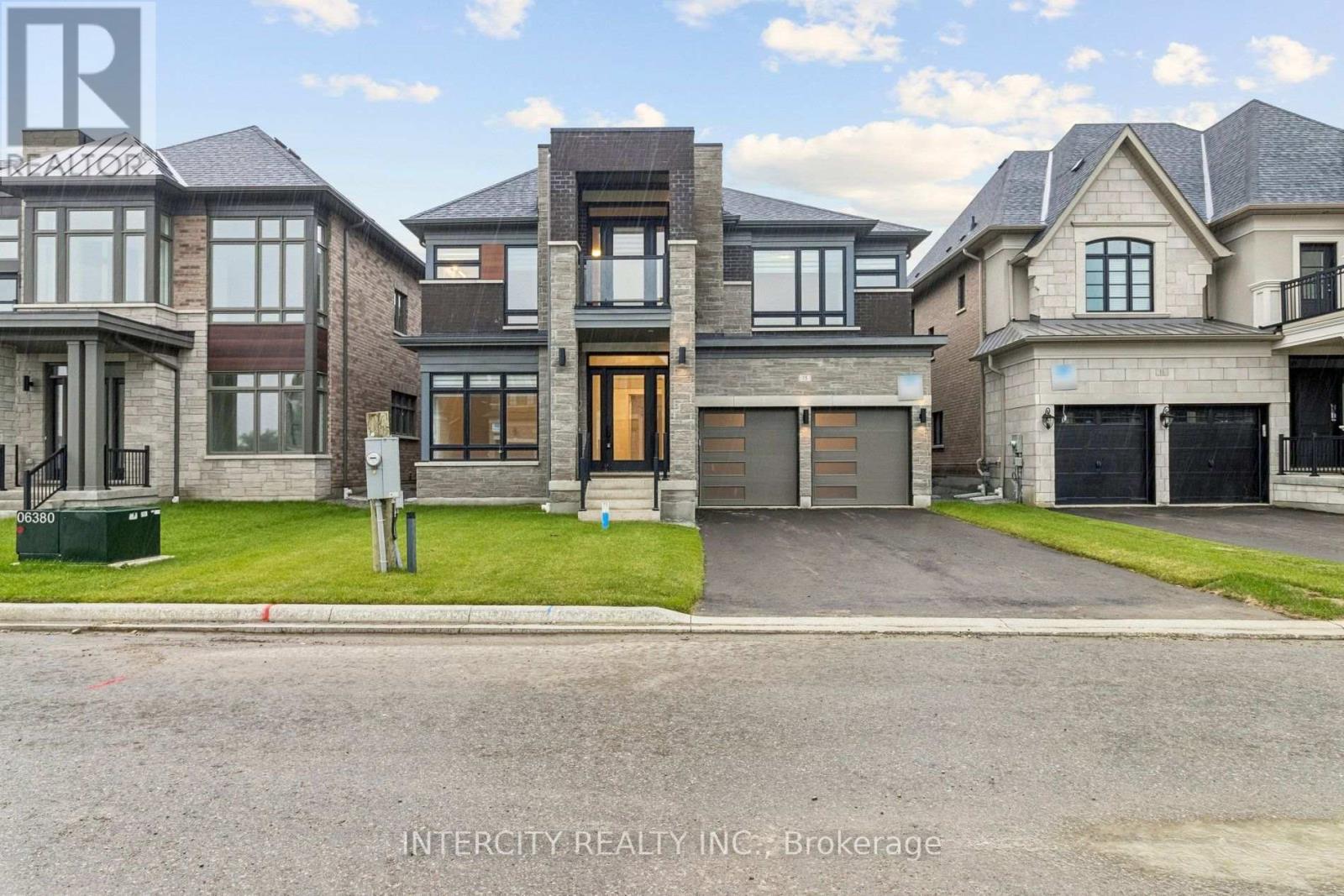 15 Garriock Hall Avenue Property Photo 1