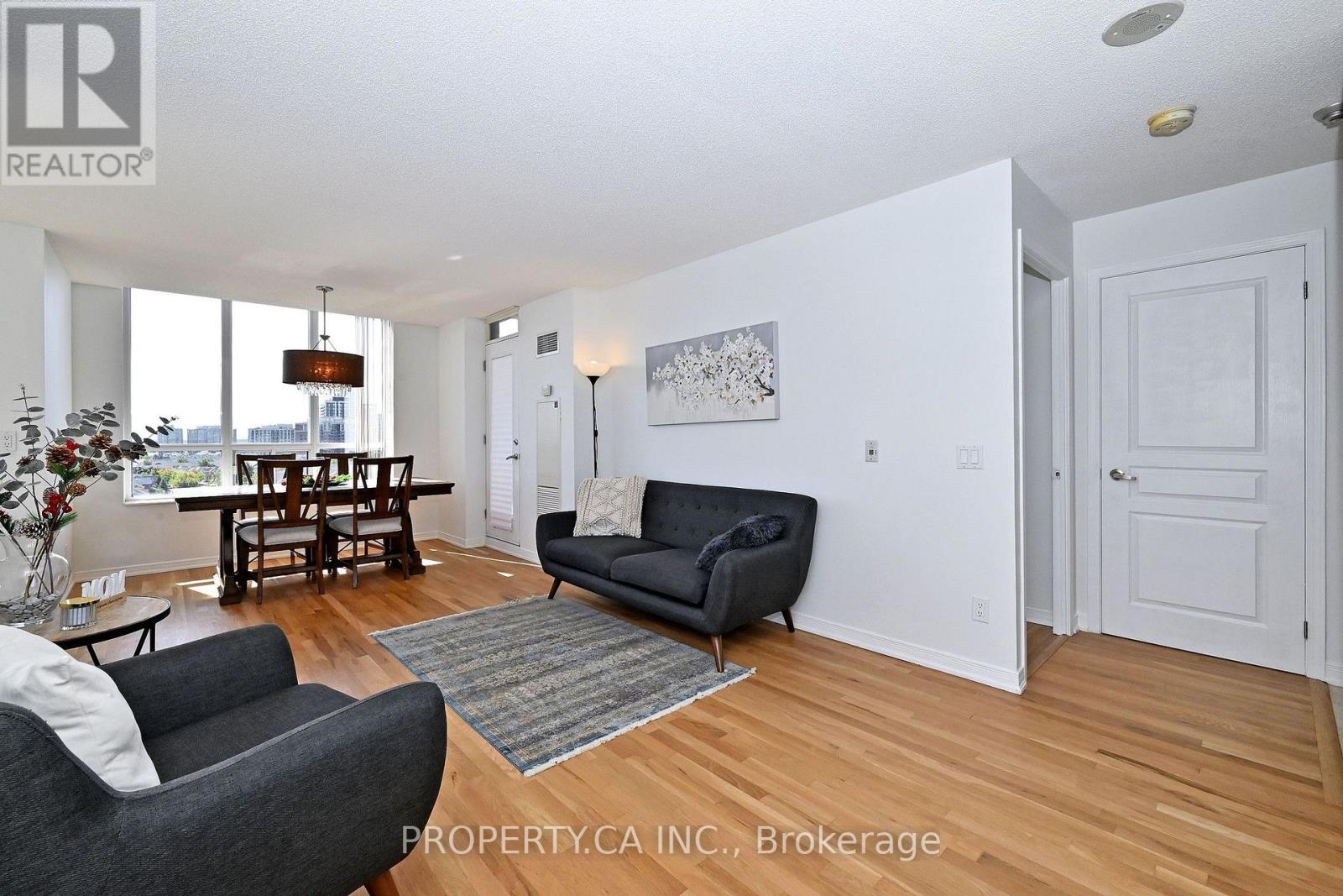 1013 - 310 Red Maple Road Property Photo 6