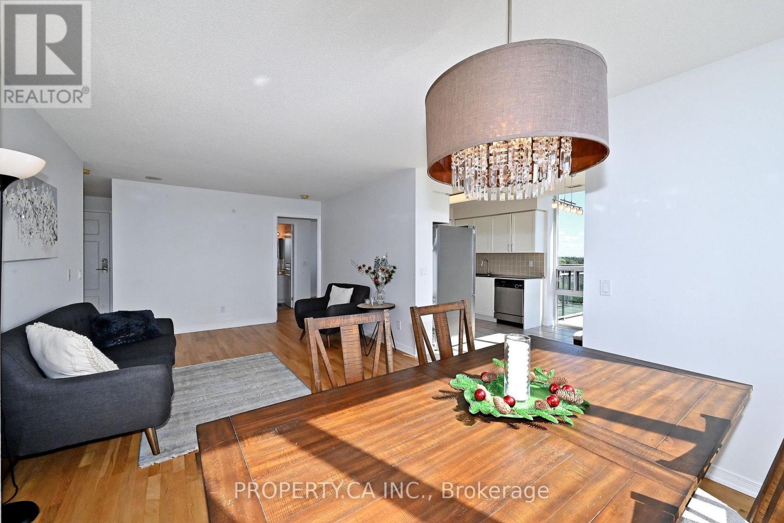 1013 - 310 Red Maple Road Property Photo 9
