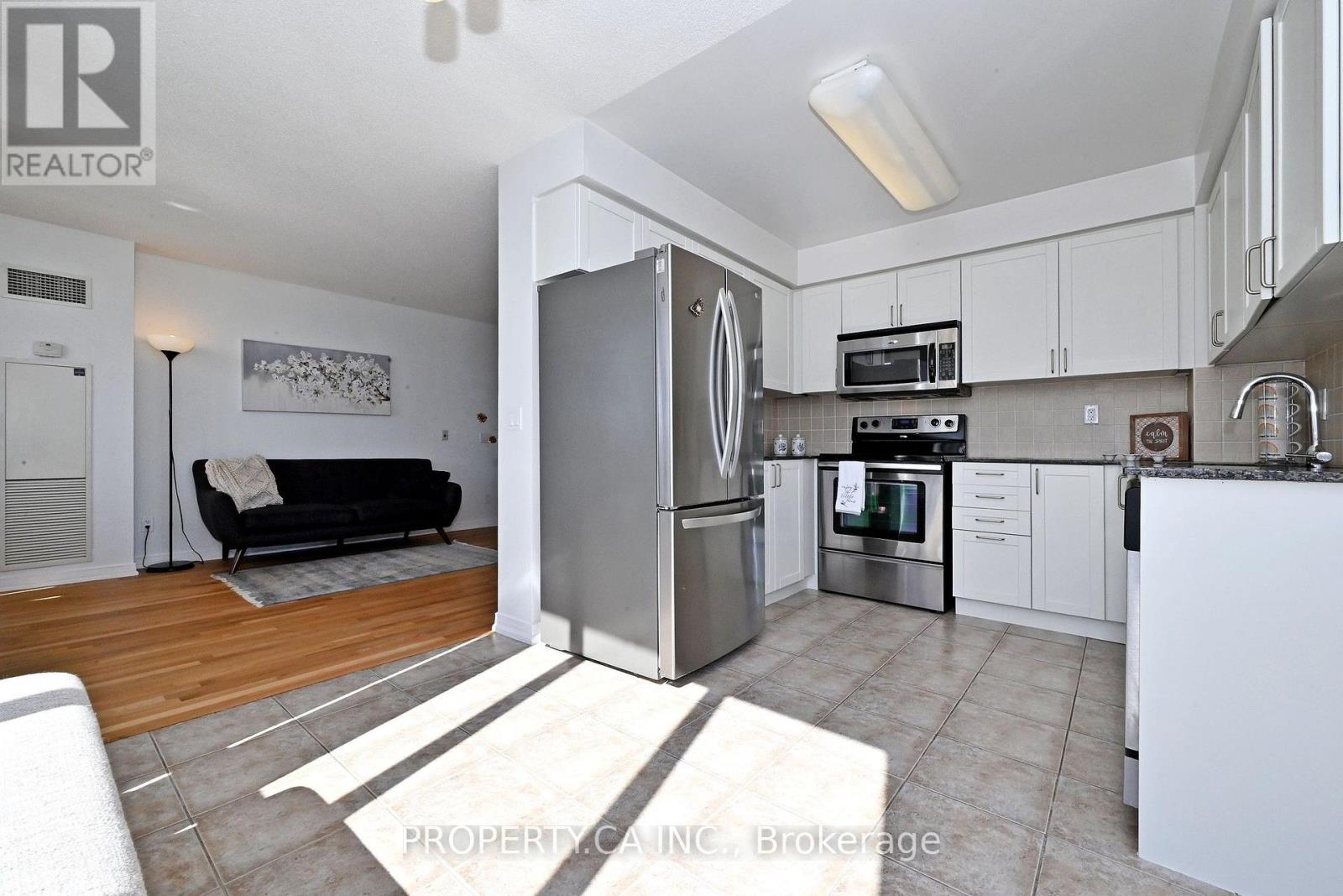 1013 - 310 Red Maple Road Property Photo 10